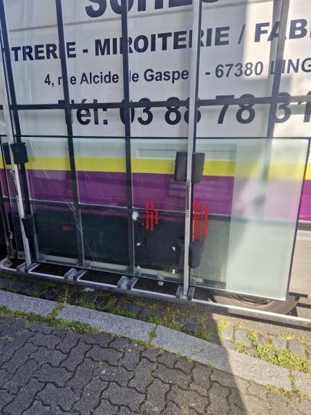 Pose de double vitrage sur mesure réalisée par la Vitrerie Scheurer dans le Bas-Rhin près de Strasbourg