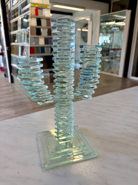 Cactus décoratif en verre réalisé à la main dans notre atelier de Lingolsheim, une création artisanale unique signée Vitrerie Scheurer en Alsace