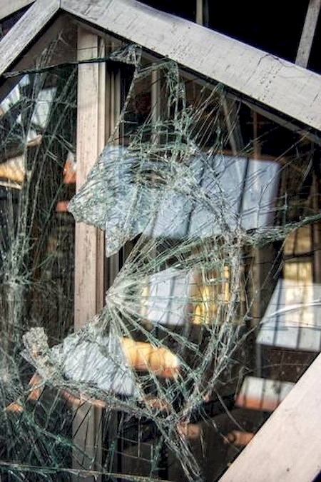 Dépannage en urgence devanture magasin remplacement de vitre commerce sur Strasbourg