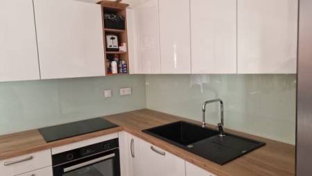 Notre zone d'activité pour ce service Installer de la crédence de cuisine en verre coloré, découpé sur mesure par un professionnel